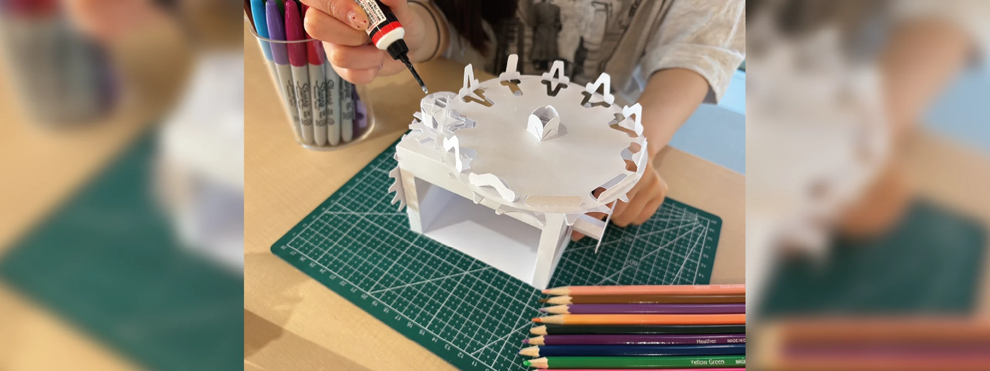 からくりボックスを作っている様子