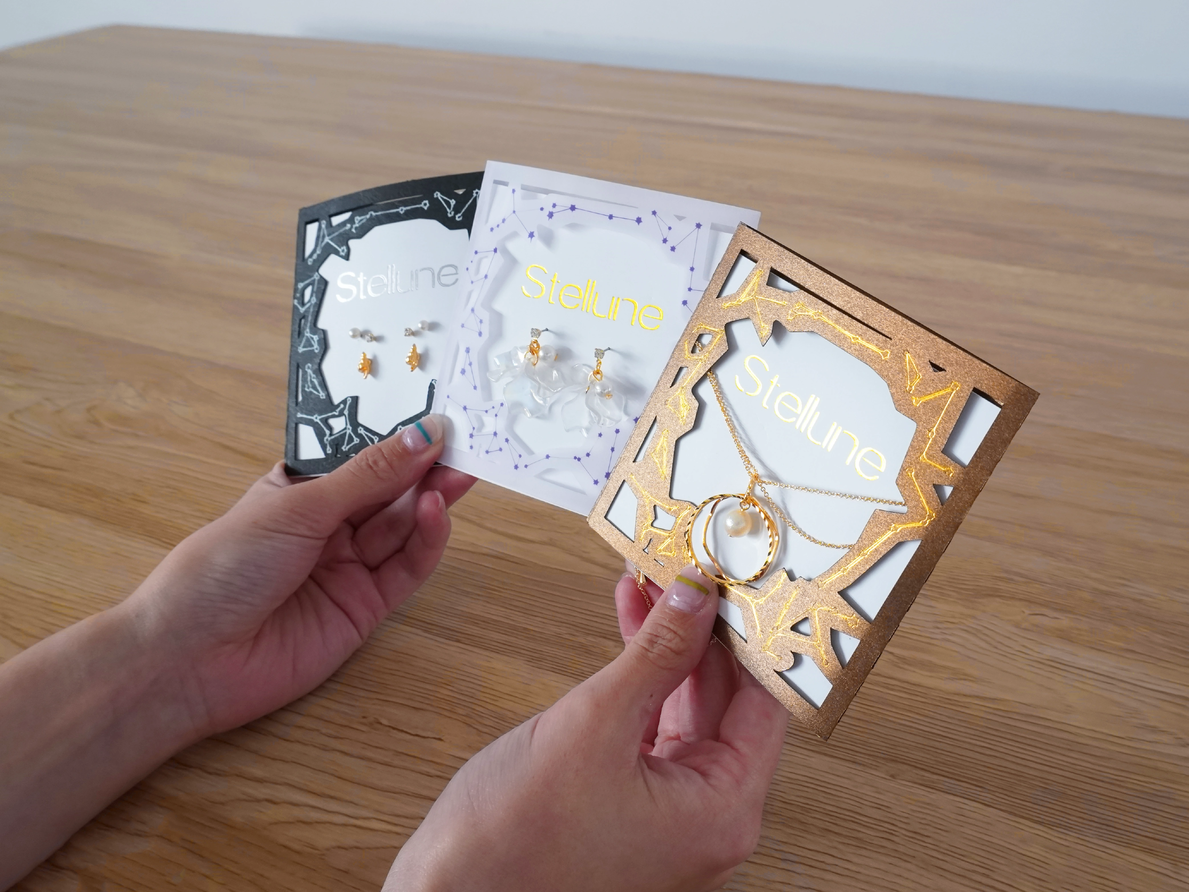 アクセサリー台紙・タグ・背景が“選ばれるかどうか”を決める