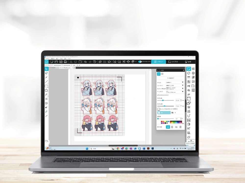ノートパソコンの画面にデザインソフトが表示されており、ステッカーの印刷・カット用レイアウトが映っている。